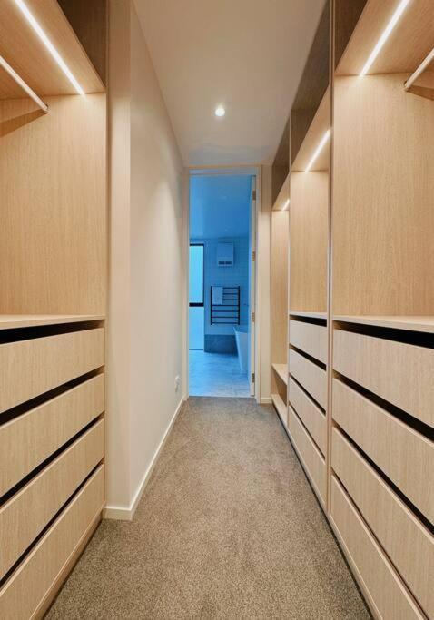 Ferienwohnung Black-Luxe Living In The Heart Of City Christchurch Exterior foto