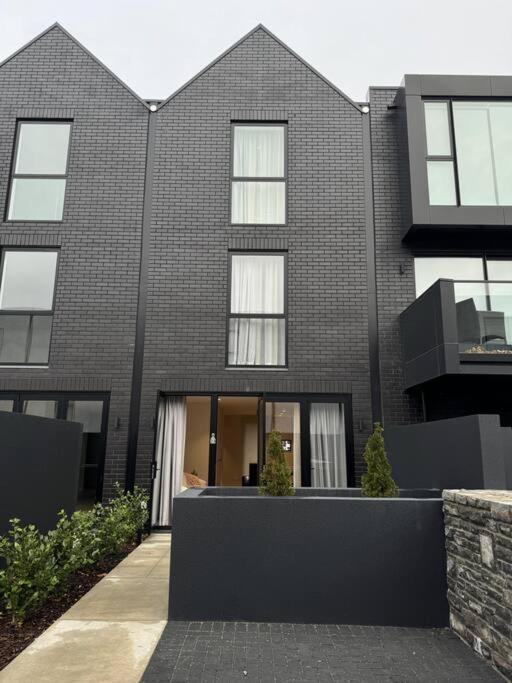 Ferienwohnung Black-Luxe Living In The Heart Of City Christchurch Exterior foto