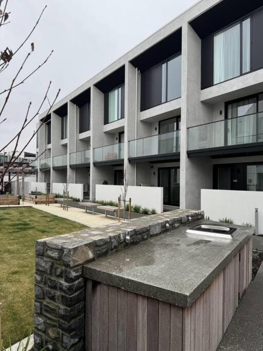 Ferienwohnung Black-Luxe Living In The Heart Of City Christchurch Exterior foto
