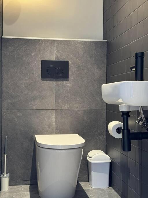 Ferienwohnung Black-Luxe Living In The Heart Of City Christchurch Exterior foto