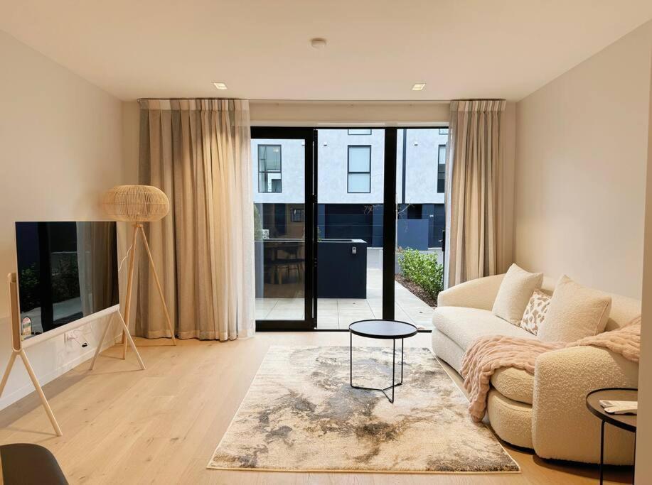 Ferienwohnung Black-Luxe Living In The Heart Of City Christchurch Exterior foto