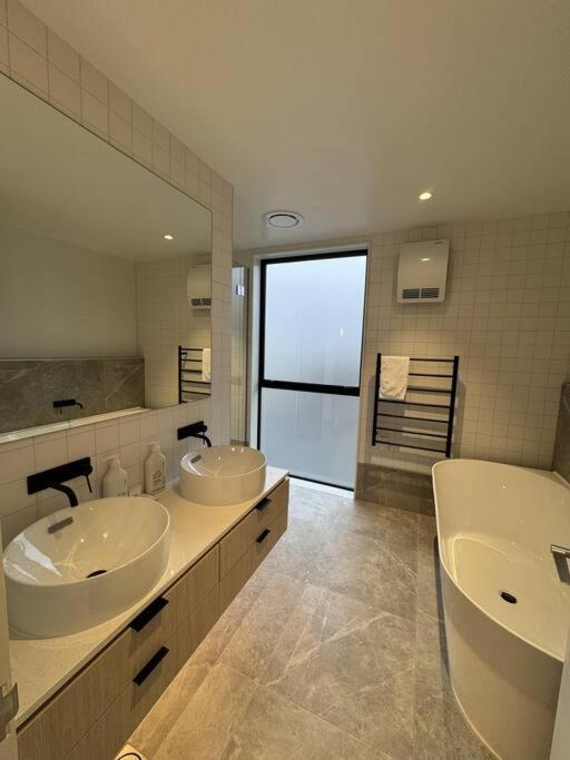 Ferienwohnung Black-Luxe Living In The Heart Of City Christchurch Exterior foto