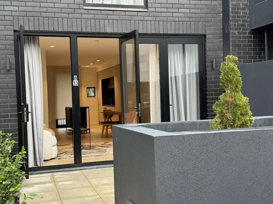 Ferienwohnung Black-Luxe Living In The Heart Of City Christchurch Exterior foto